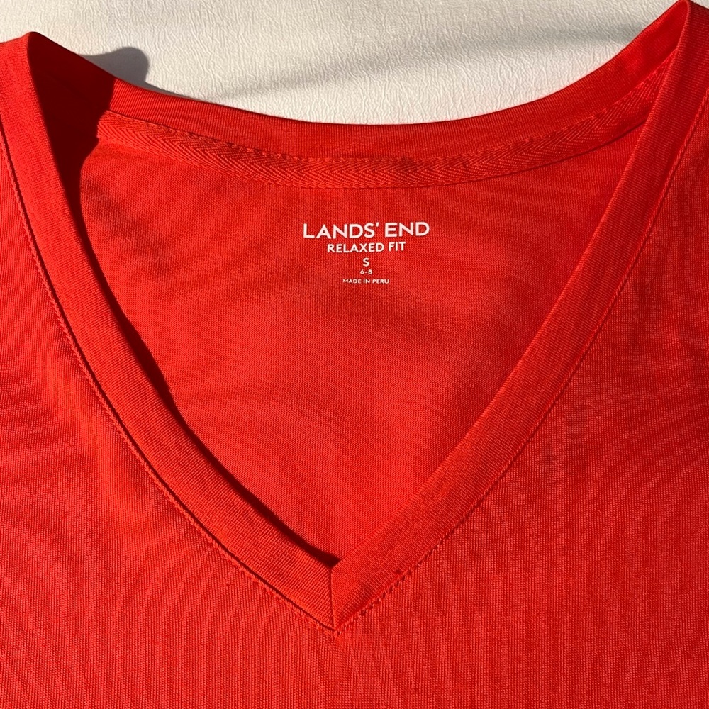 Land’s End  V neck t shirt.  Small. Relaxed fit